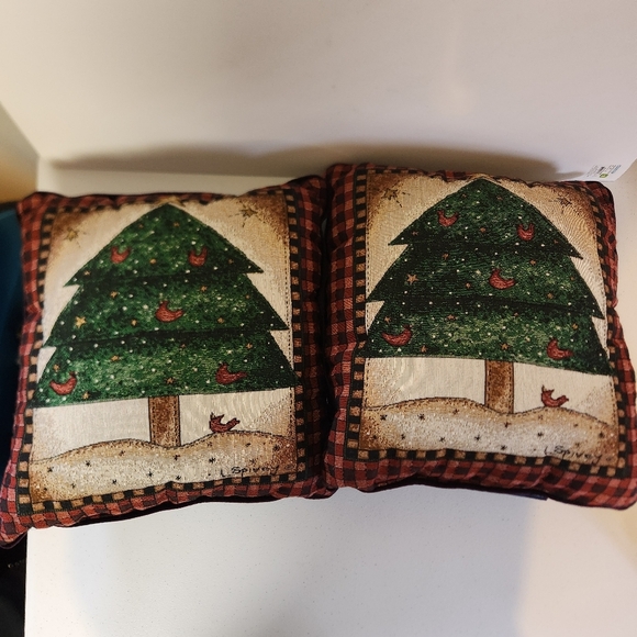 L Spivey Tapestry Throw Pillows Set Of 2 Christmas Tree Red Cardinal 14" Square - Picture 8 of 8